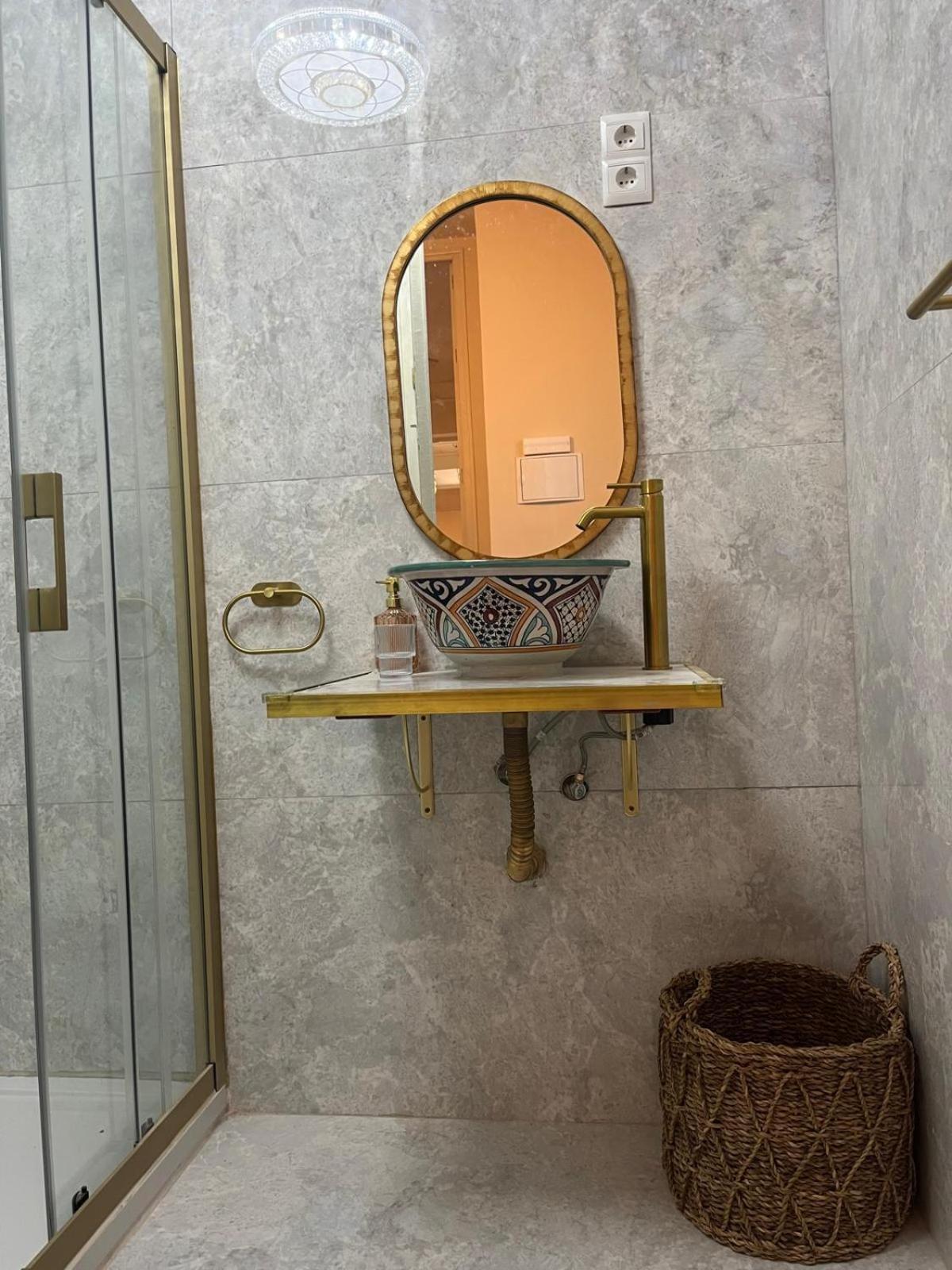 Apartamentos Loles De Cisneros Catedral Μάλαγα Εξωτερικό φωτογραφία